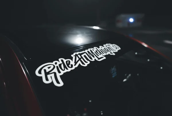 sticker auto parbriz
